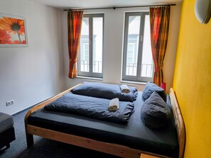 3 quartos, ferros/tábuas de passar roupa, Wi-Fi, roupa de cama