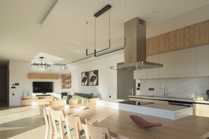 Fridge, microwave, oven, stovetop - CaMa Villa , Ultimate Privacy & Scenic Views (Viranepiskopi)