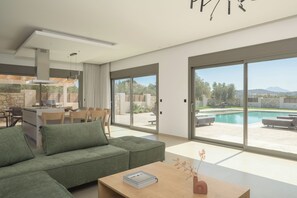 Smart TV, video games, table tennis, books - CaMa Villa , Ultimate Privacy & Scenic Views (Viranepiskopi)