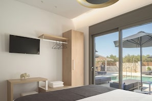 5 bedrooms, in-room safe, iron/ironing board, travel crib