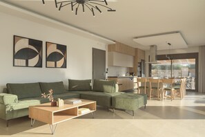 Smart-tv, videospelletjes, een tafeltennistafel en boeken