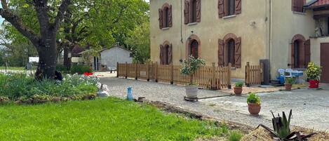 المنشأة من الخارج