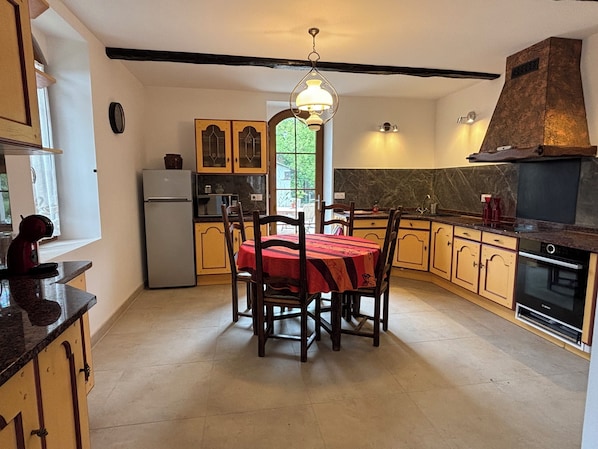 Microwave, oven, stovetop, dishwasher