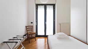 Apartment (2 Bedrooms) | Iron/ironing board, cribs/infant beds, bed sheets