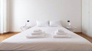 Apartment (2 Bedrooms) | Iron/ironing board, cribs/infant beds, bed sheets