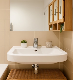 Apartment | Bathroom | Free toiletries, hair dryer, towels, soap