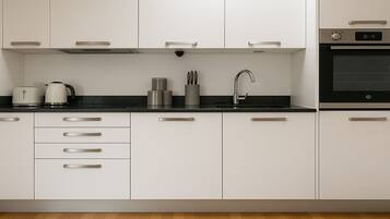 Lejlighed | Privat køkken | Køleskab, mikrobølgeovn, ovn, kogeplade