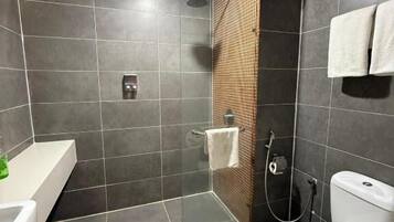 Superior Triple Room, City View | Bathroom | Hair dryer, bathrobes, slippers, towels