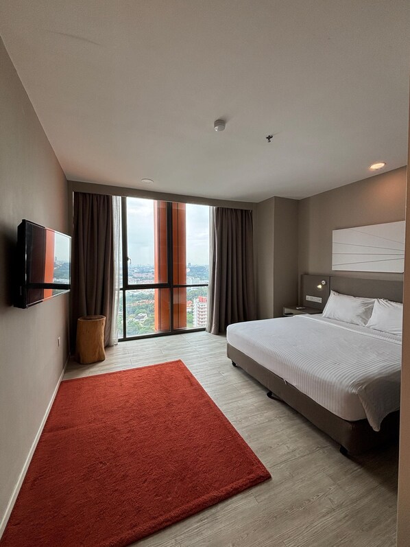 Family Suite, Hill View | In-room safe, desk, blackout curtains, iron/ironing board - QQ Hotel Rooms Damansara Perdana (Petaling Jaya)