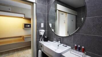 Superior Double or Twin Room, City View | Bathroom