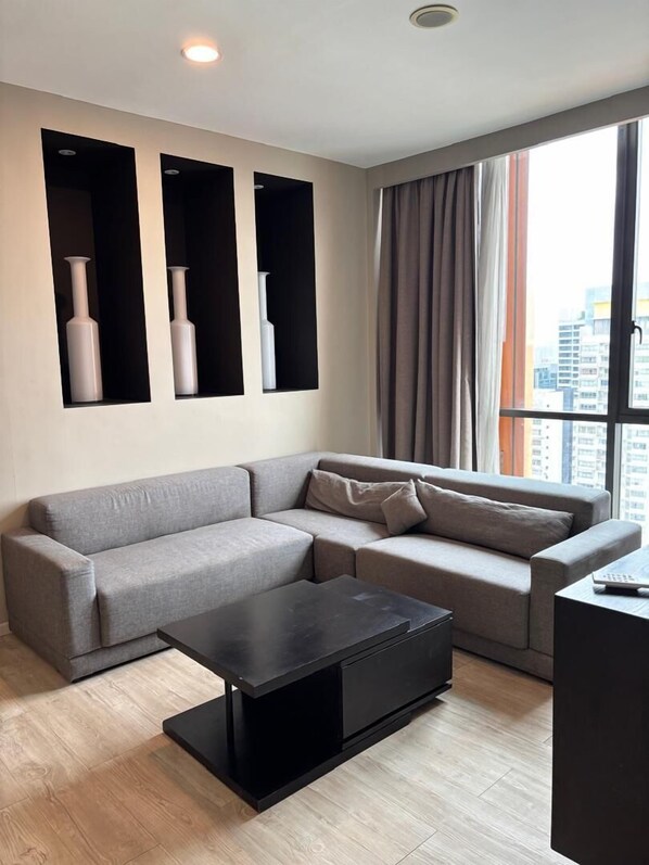 Junior Suite, Hill View | Living area - QQ Hotel Rooms Damansara Perdana (Petaling Jaya)