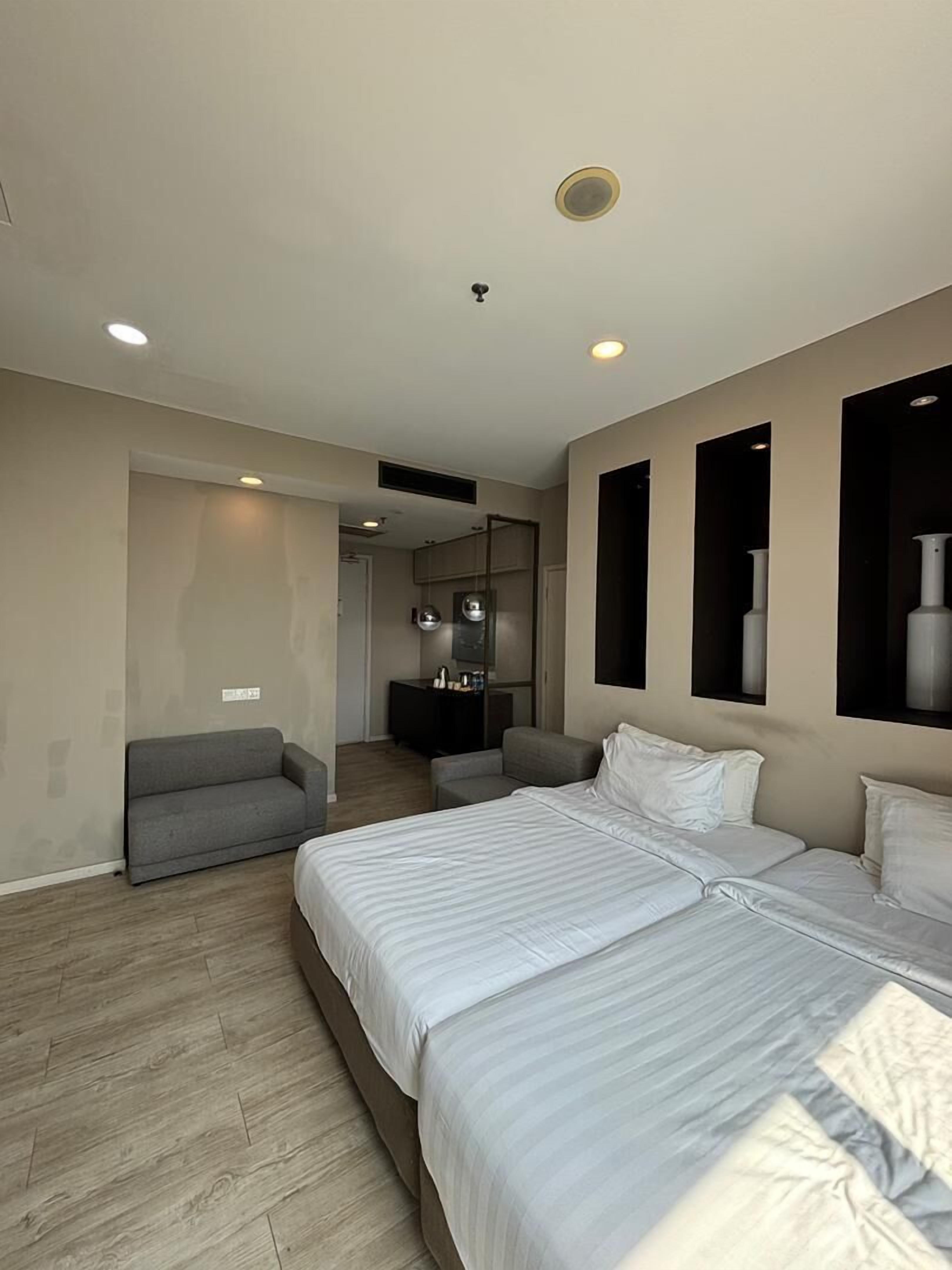 Coffres-forts dans les chambres, bureau, rideaux occultants