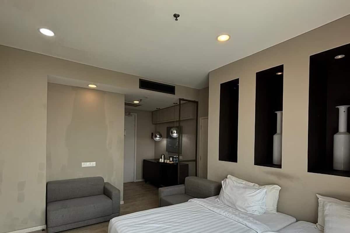 Coffres-forts dans les chambres, bureau, rideaux occultants