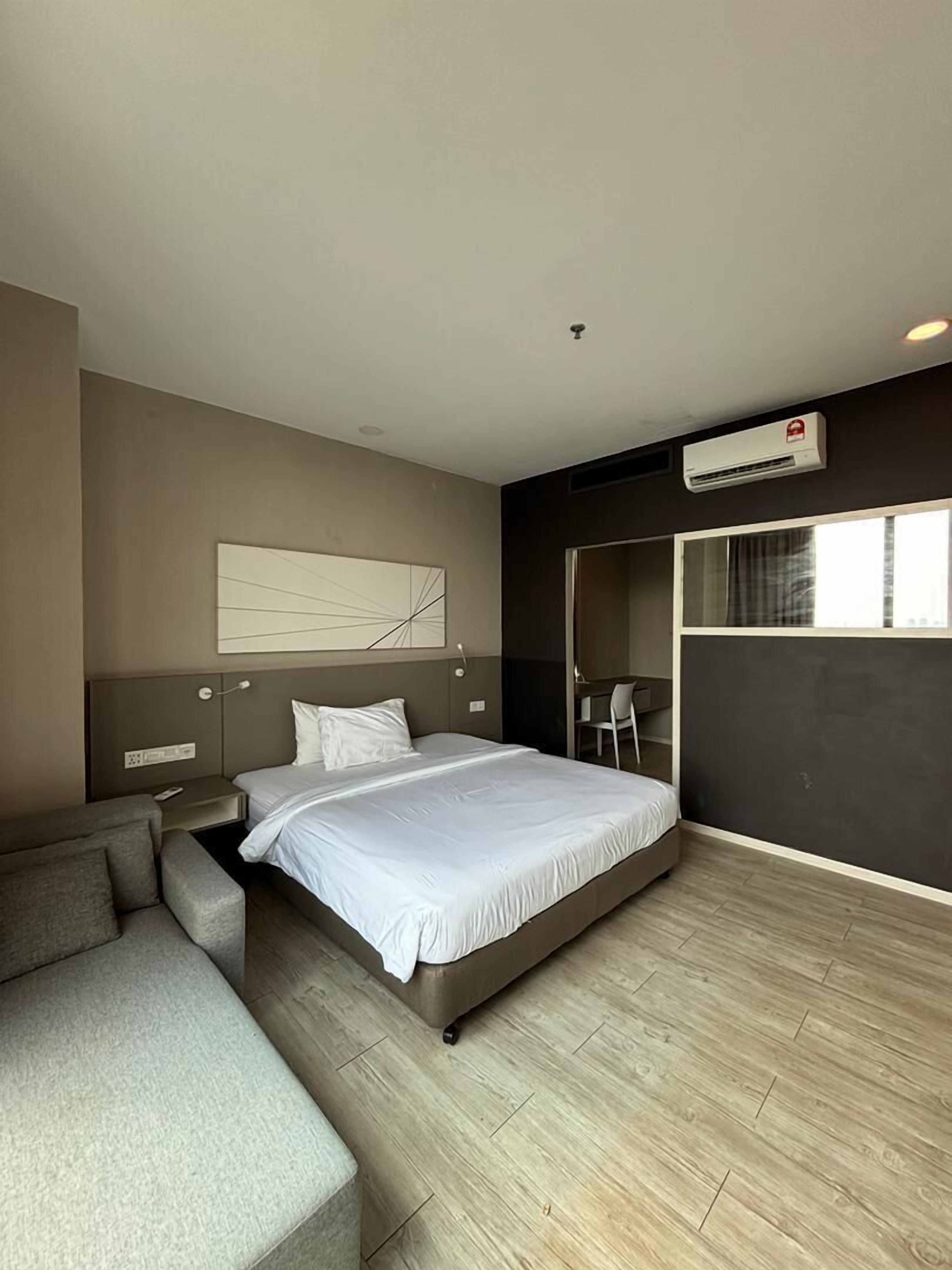 Coffres-forts dans les chambres, bureau, rideaux occultants