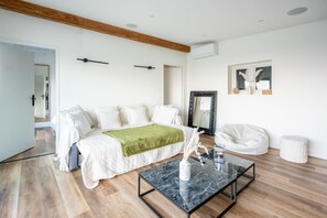 4 bedrooms, iron/ironing board, WiFi, bed sheets - 4-bedroom house with jacuzzi, private pool and sauna (Apremont)