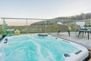 Outdoor spa tub - 4-bedroom house with jacuzzi, private pool and sauna (Apremont)