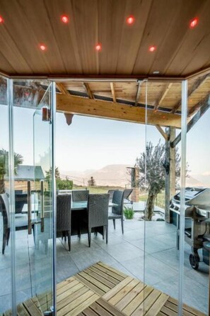 Outdoor dining - 4-bedroom house with jacuzzi, private pool and sauna (Apremont)