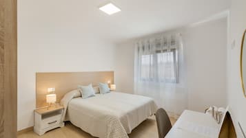 3 slaapkamers, een strijkplank/strijkijzer, wifi, beddengoed