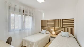 3 chambres, fer et planche Ă repasser, Wi-Fi, draps fournis