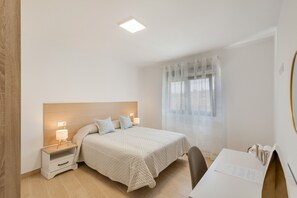 3 chambres, fer et planche à repasser, Wi-Fi, draps fournis