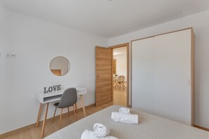 2 habitaciones, tabla de planchar con plancha, wifi y ropa de cama