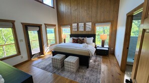 4 bedrooms, desk, iron/ironing board, free WiFi