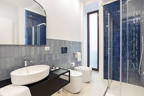 Classic-dobbeltværelse - balkon - byudsigt | Badeværelse