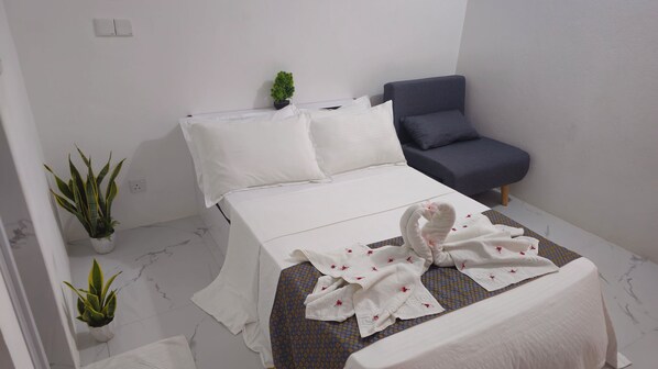 1 habitación, tabla de planchar con plancha, wifi y ropa de cama 