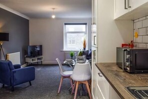 Interior - Charming Ground-Floor Flat (Newsome)