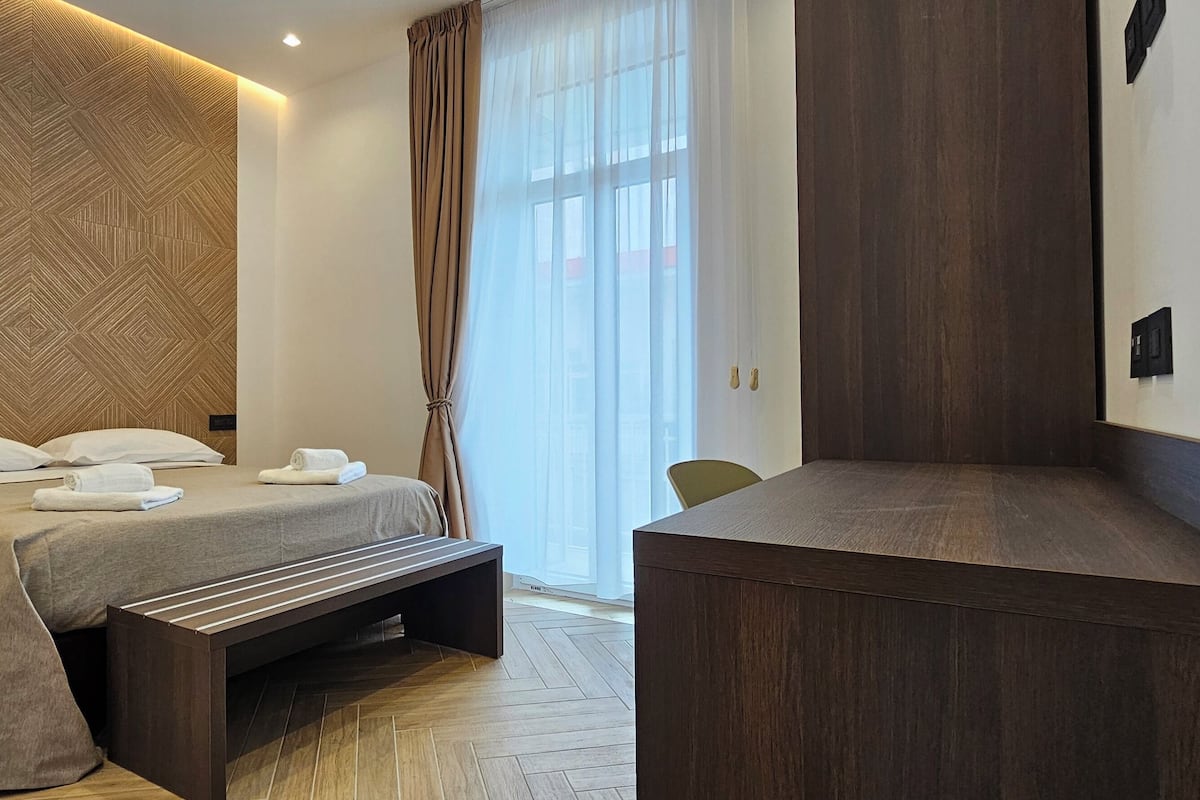 Habitación doble Deluxe | Ropa de cama hipoalergénica, camas con pillow-top y escritorio