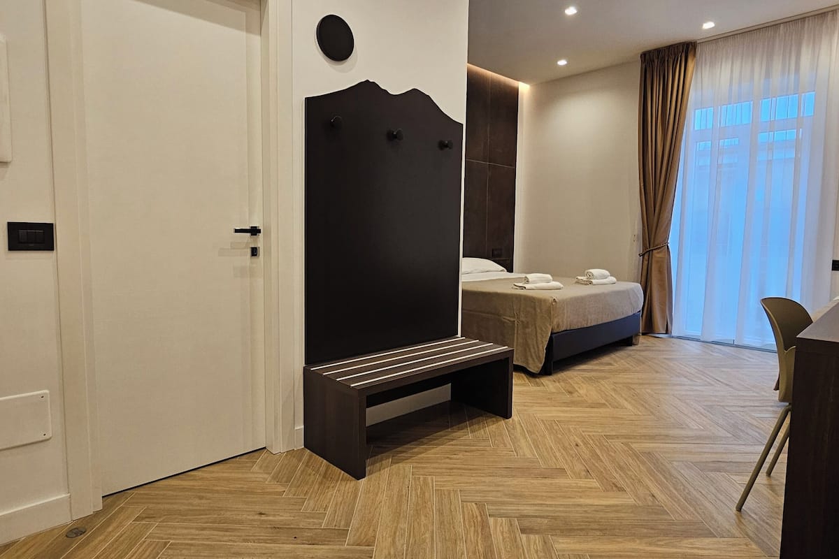 Hypo-allergenic bedding, pillowtop beds, desk, laptop workspace