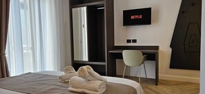 Habitación Deluxe doble | Ropa de cama hipoalergénica y colchones con acolchado adicional