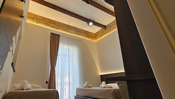 Habitación triple Deluxe | Ropa de cama hipoalergénica y colchones con acolchado adicional