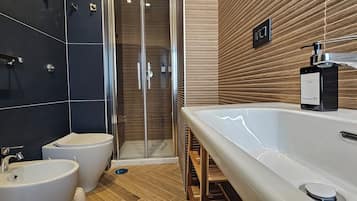 Doppia Deluxe | Bagno | Doccia, asciugacapelli, bidet, asciugamani