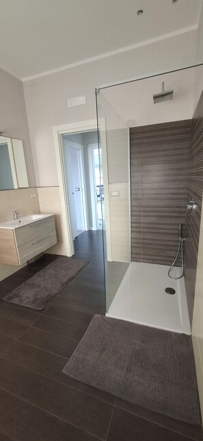 Family Condo, Sea View | Bathroom - Damablu  (Catania)