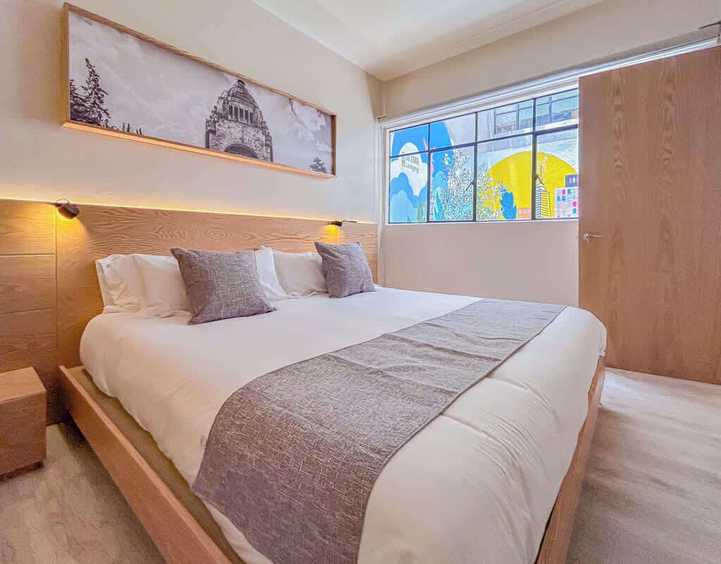 2 Schlafzimmer, Schreibtisch, Bügeleisen/Bügelbrett, Reisekinderbett