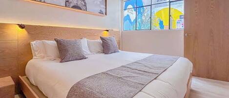 2 Schlafzimmer, Schreibtisch, Bügeleisen/Bügelbrett, Reisekinderbett