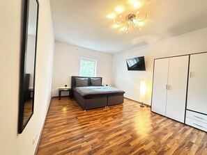 2 habitaciones, tabla de planchar con plancha, internet y ropa de cama 