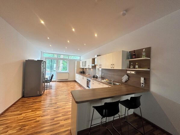 Mikrobølgeovn, ovn og kokeplater