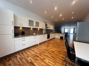 Micro-ondes, four, plaque de cuisson