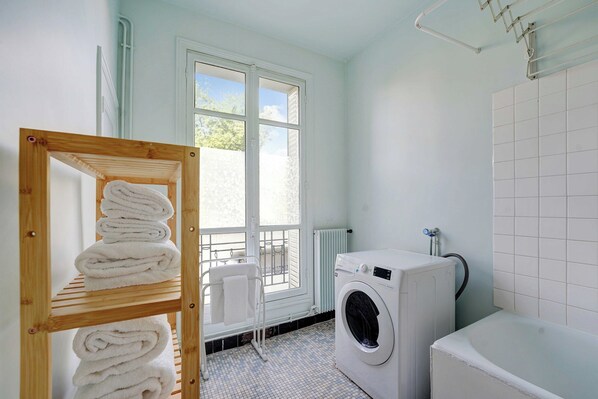 Apartment | Bathroom - Elegant Apartment 1br/4p - Paris 15/montparnasse (Paris)