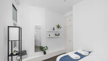 Iron/ironing board, free WiFi, bed sheets