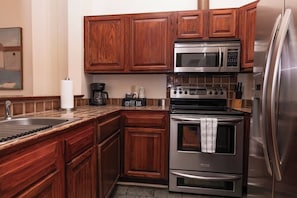 ثلاجة، ميكروويف، فرن، موقد طهي مسطح