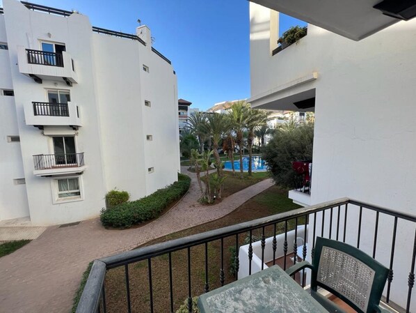 Apartment, 1 Bedroom, Accessible, Smoking | Outdoor dining