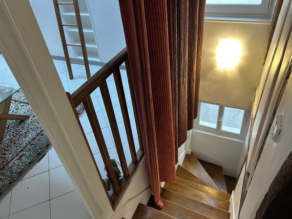 المنشأة من الداخل