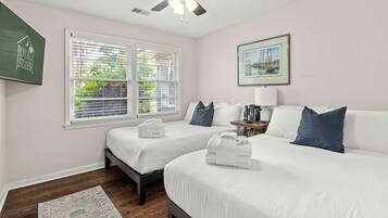 2 habitaciones, tabla de planchar con plancha, internet y ropa de cama