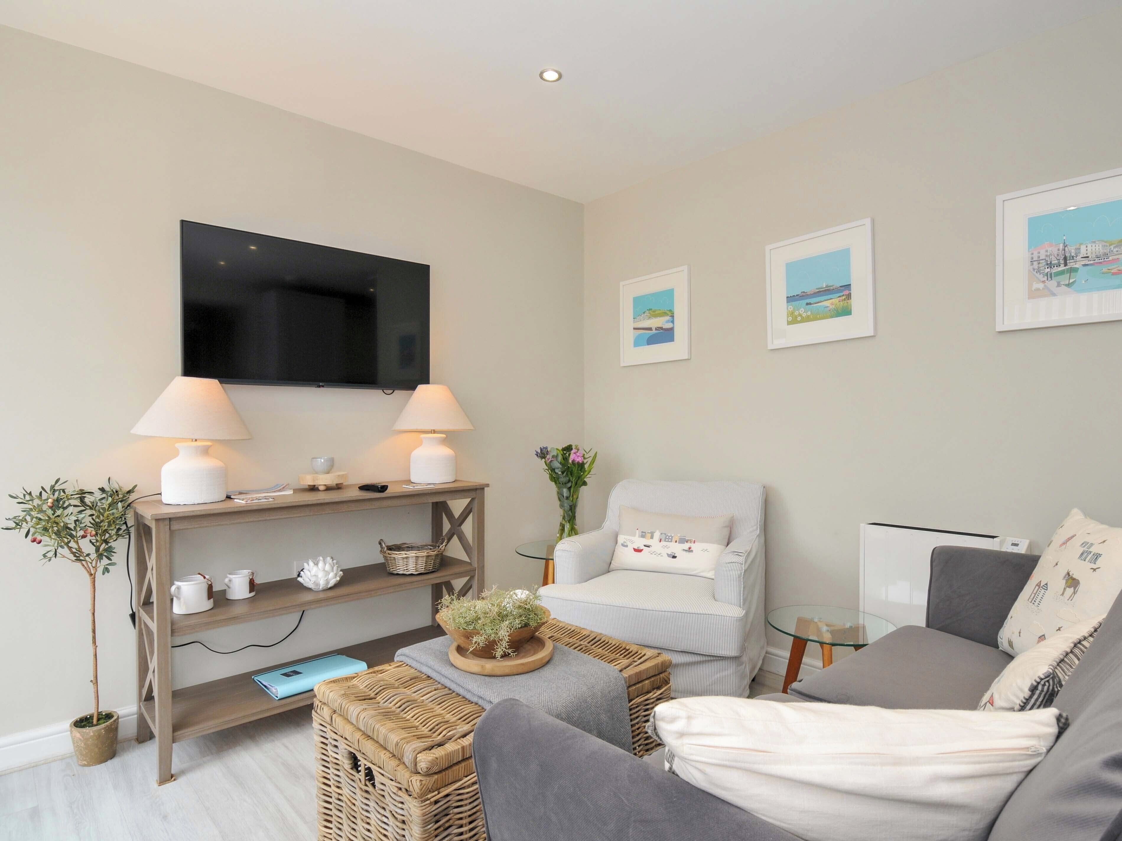 Evelyn, Romantic, Country Holiday Cottage, With A Garden In Looe - Polperro