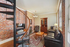 TV - Boutique Balcony Suite in NOLA’s Heart – Classic Vibe + Modern Comfort (New Orleans)