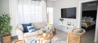 Cosy Private Cottages- 3 bedrooms, pool and dstv