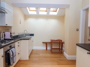 Opvaskemaskine, køkkentøj/tallerkener/redskaber